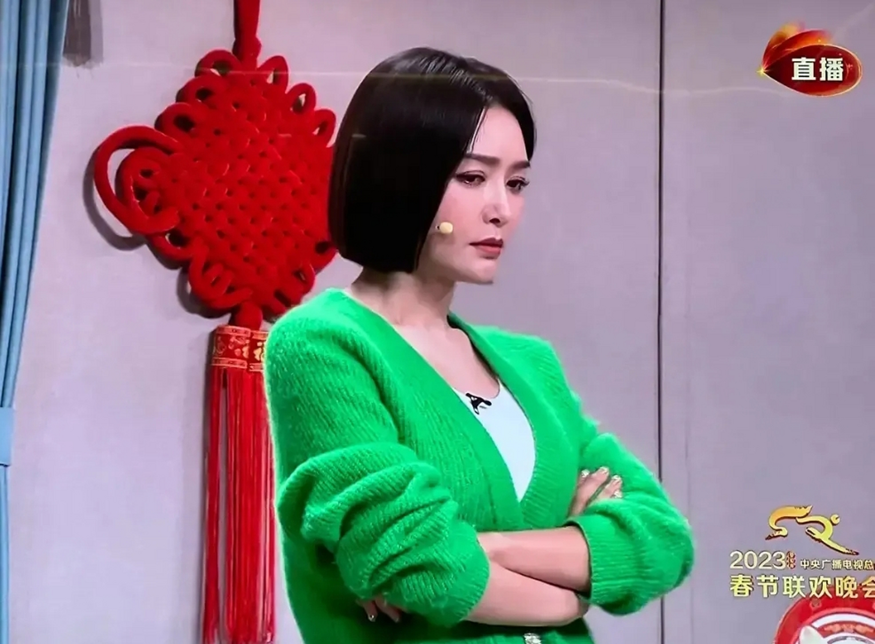 娱乐最前沿# 今年春晚,秦岚和孙涛合作演出了小品《上热搜了》,巳然