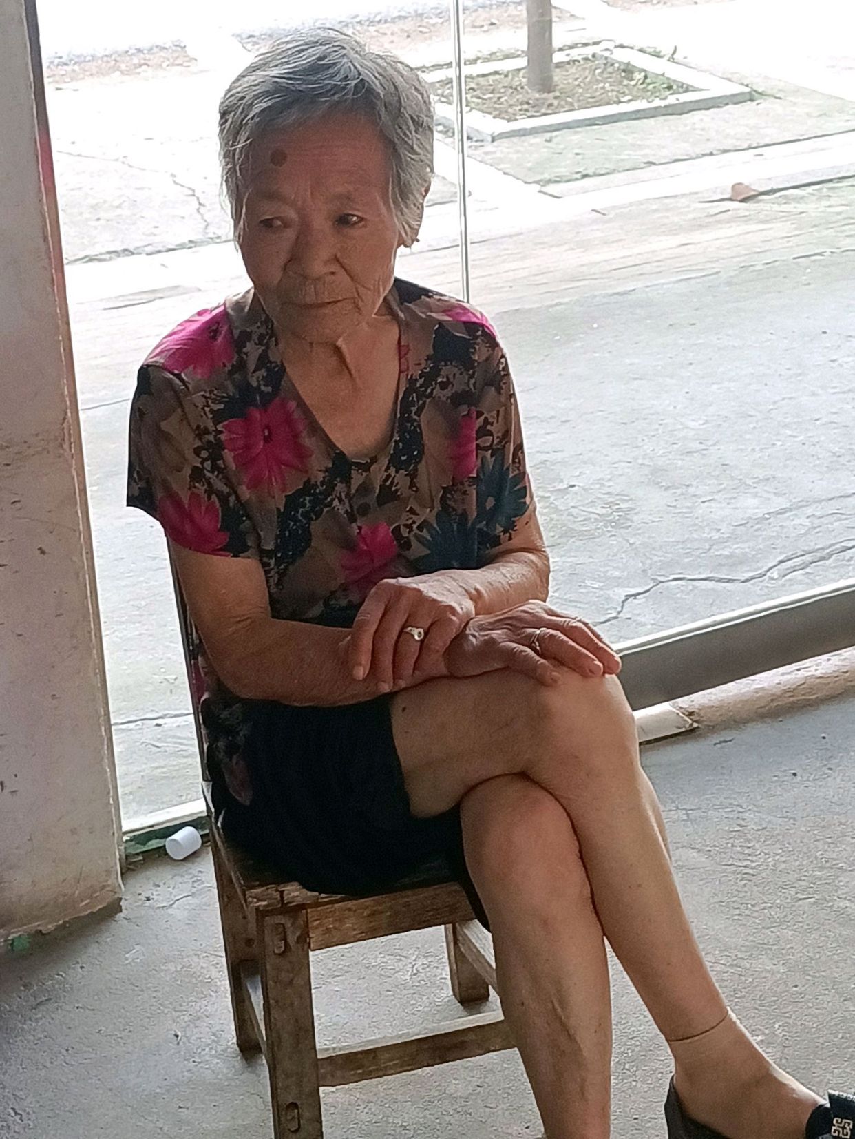 老太太都80岁了像年轻人一样健康