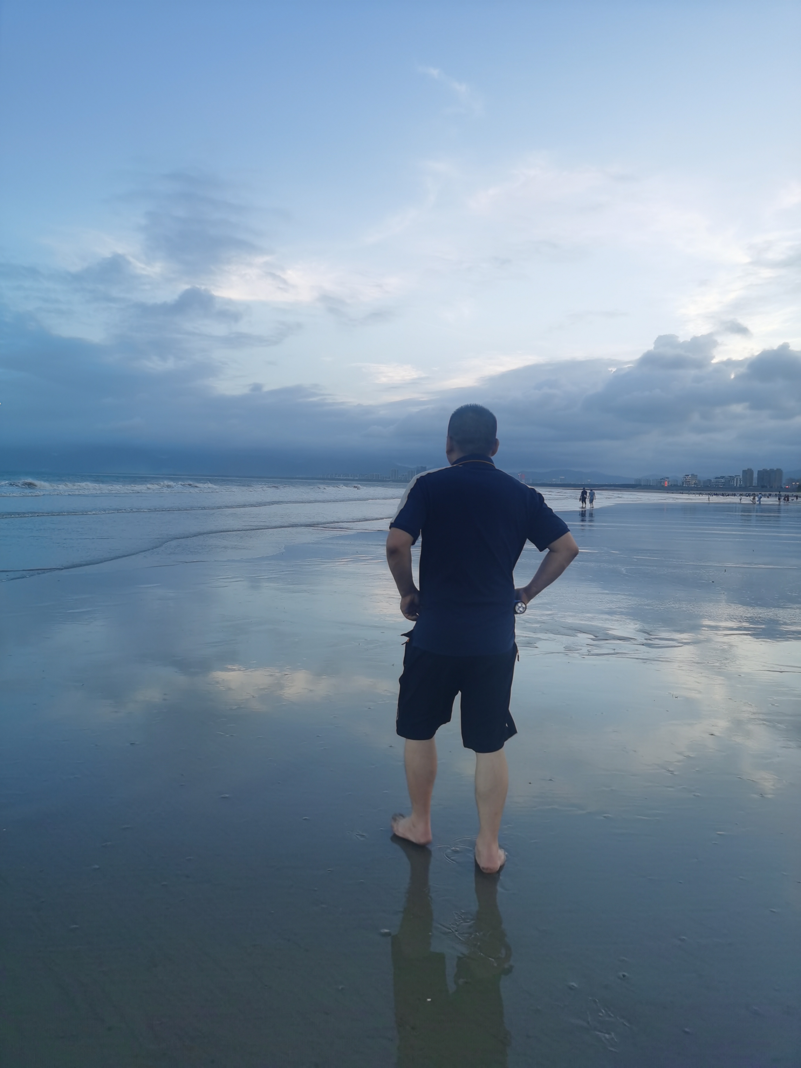 打手机男人背影图片男人风景图片大全大图海南帅哥背影图片海边背影男
