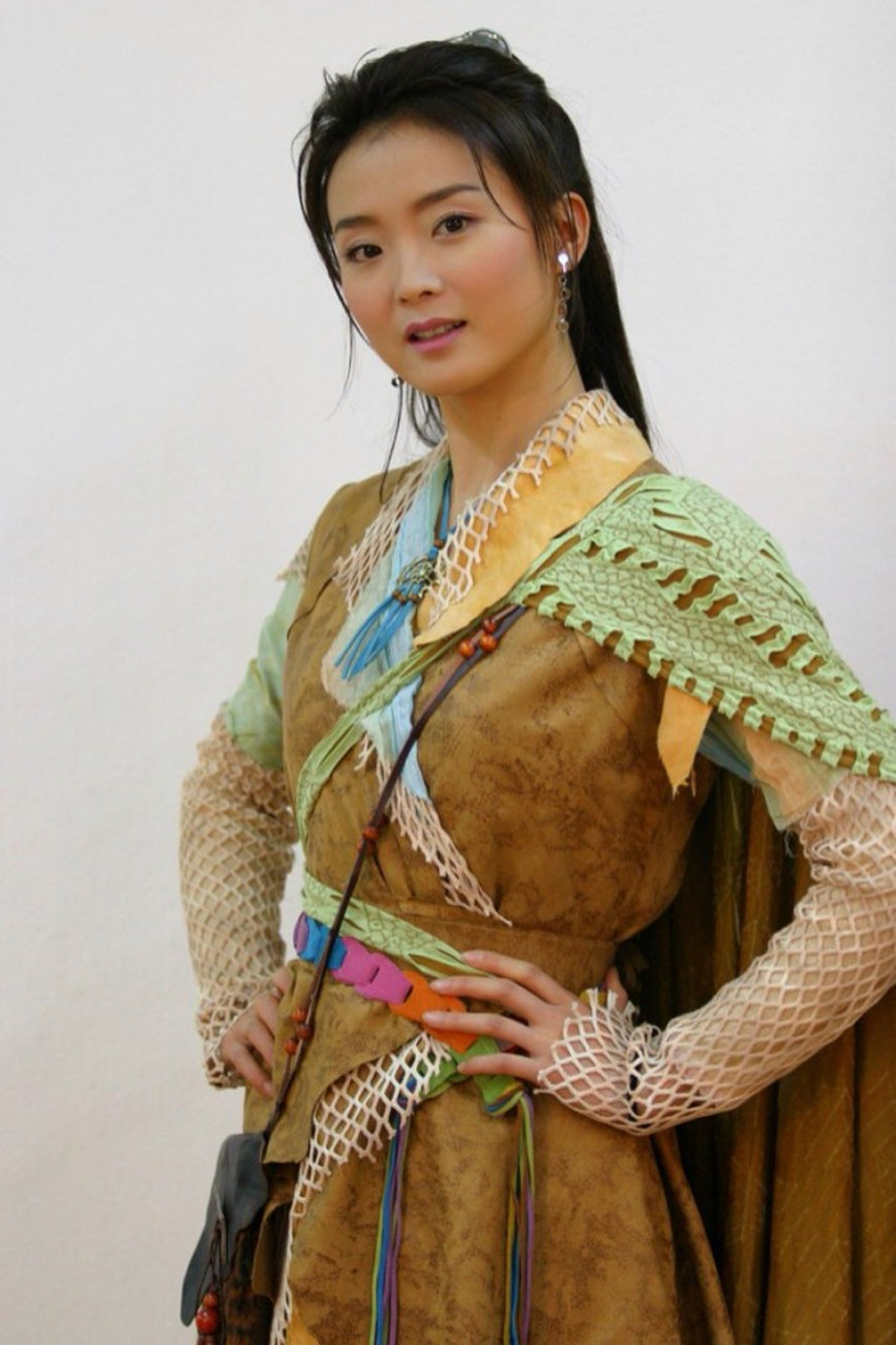 分享一组王艳古装图片,她饰演了许多角色,《花姑子》中的钟素秋