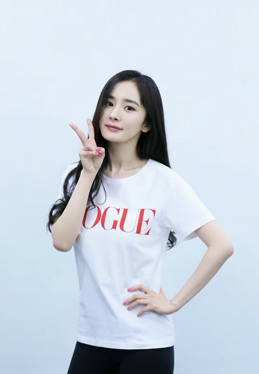 杨幂漂头发了一坐7小时感觉应该是彩虹发型
