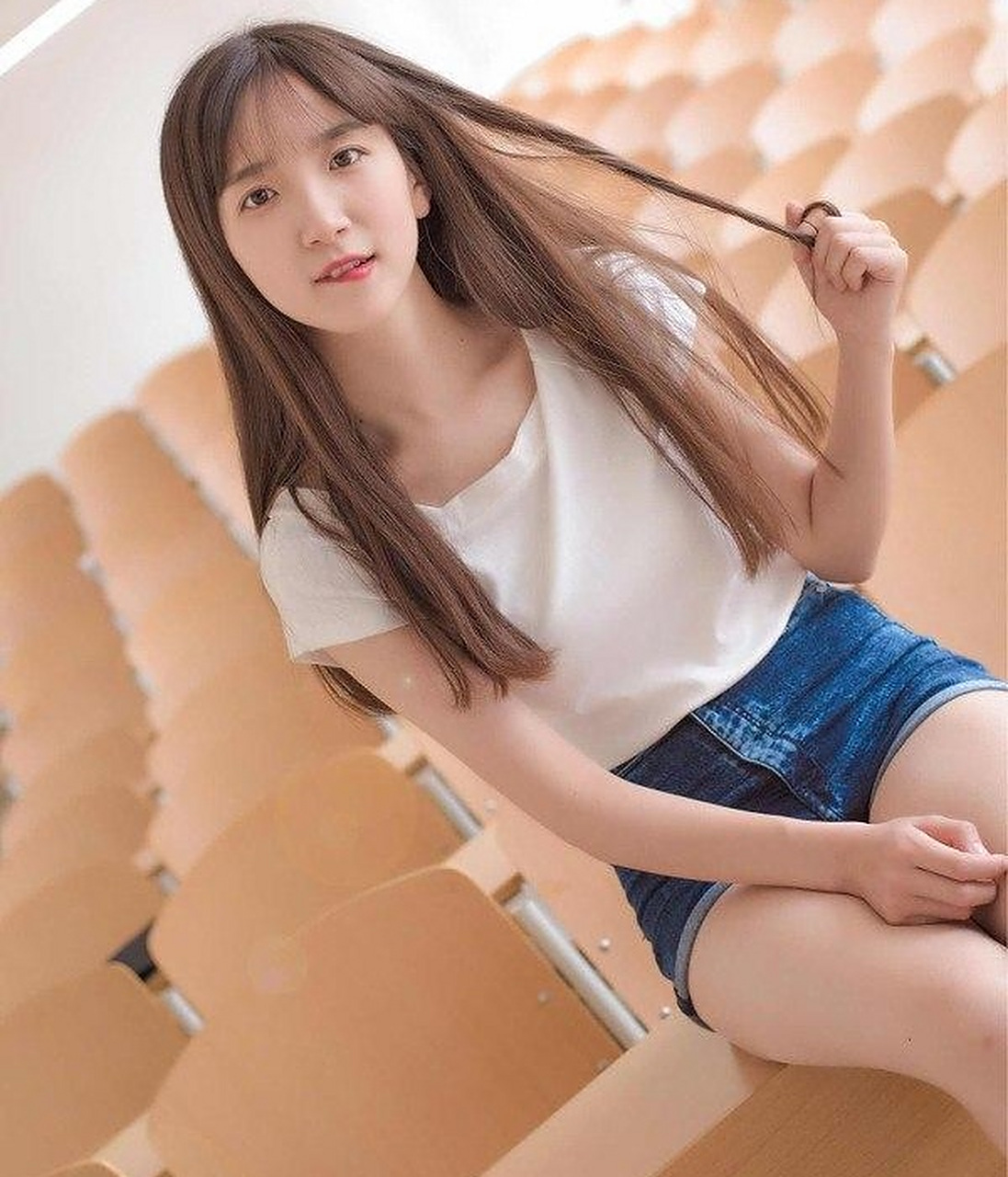 清纯漂亮的女孩子,总是给人眼前一亮的感觉,真的是秀色可餐啊