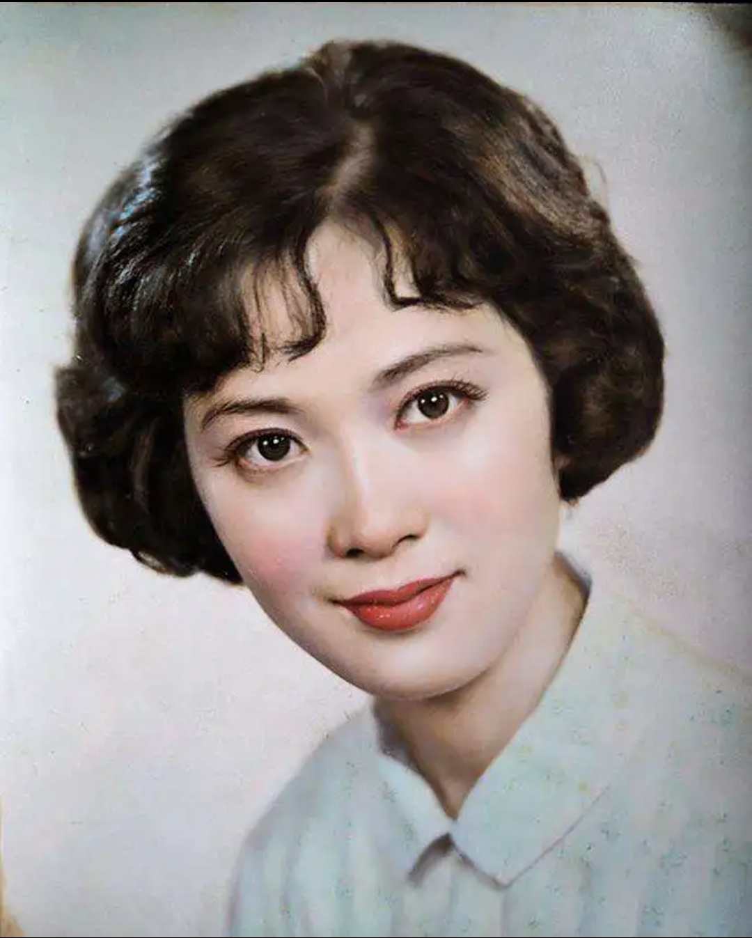 龚雪,八十年代的国民女神,乍一眼看赵丽颖,再一看更像林志玲