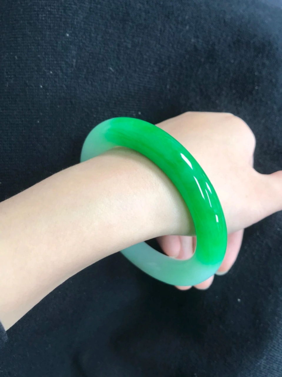 仙女们最爱的半山水辣阳绿美镯#翡翠手镯