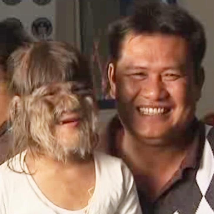 世界上头发最多的女孩现在长结婚了,刮去胡子展现靓丽新发型