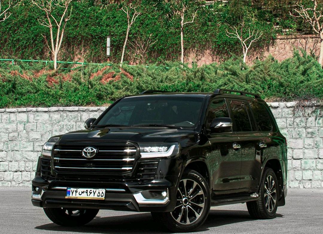 海外预售86万!新款陆巡lc亮相街头,豪华感爆棚,造型更霸气