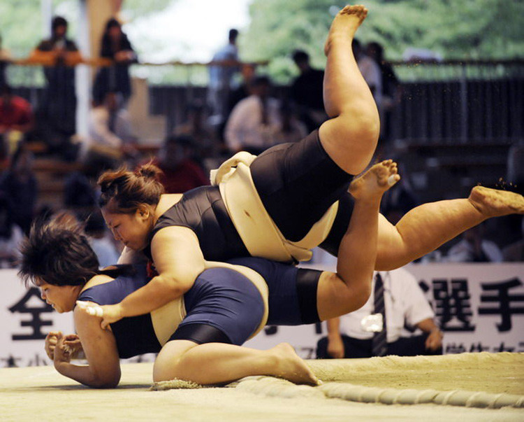 女子相扑大赛图片