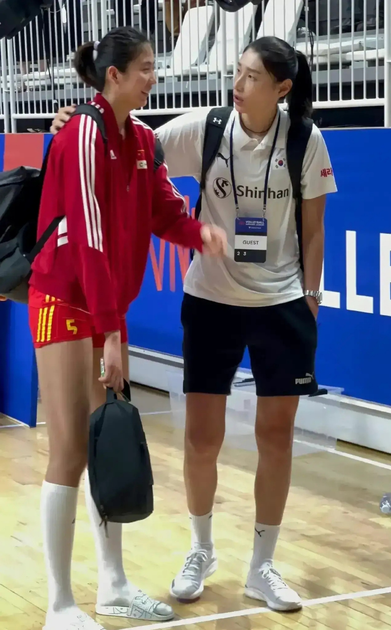 没错,今天的话题就是女排新秀高意!这位身高1.