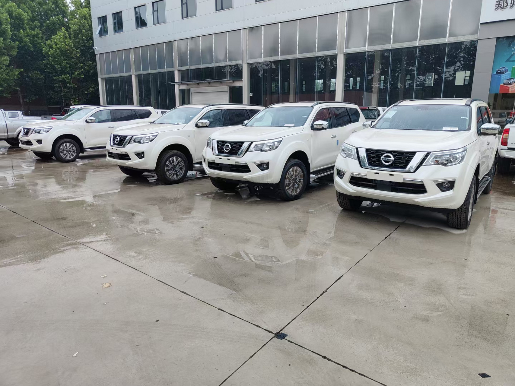 郑州日产   途达 配置:日产qr25  博格华纳分时四驱 发动机:2.