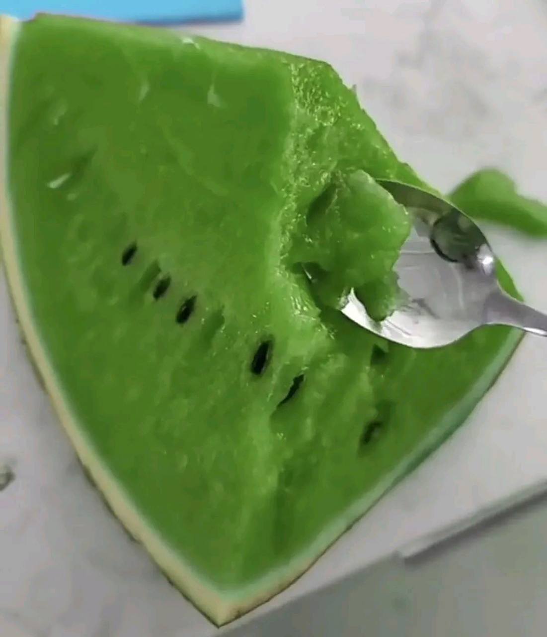 稀奇,真的有绿瓤西瓜吗?还是只是网友在p图?