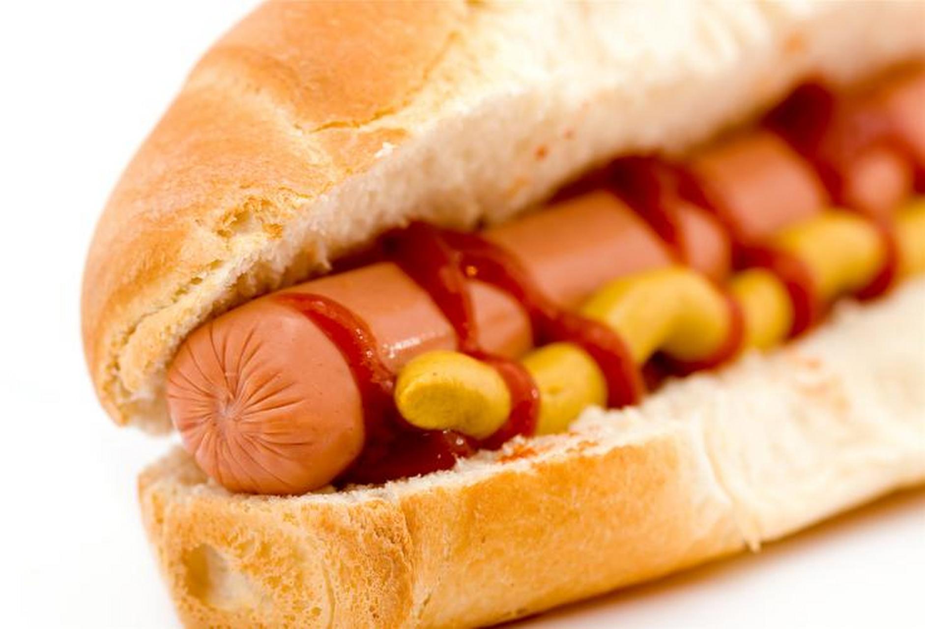 热狗(hot dog)是火腿肠的一种吃法,传统上使用法兰克福肠.