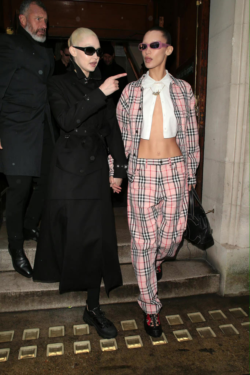 超模姐妹花gigi与贝拉秀后共同离开,挑战自我的gigi光是金色的发型就