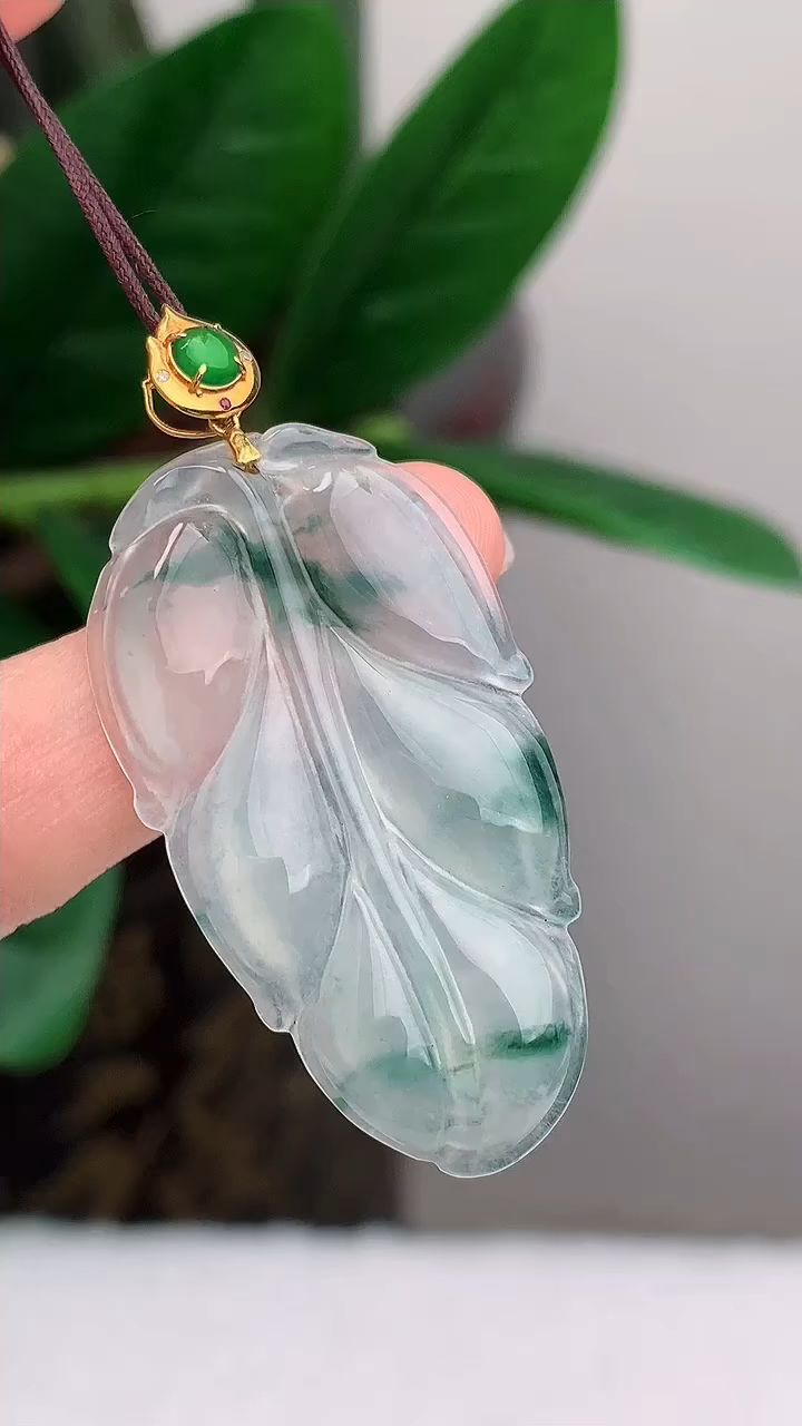 天然a货翡翠 g 1486 冰种飘花金枝玉叶吊坠18k金扣头 玉质细腻 种水好