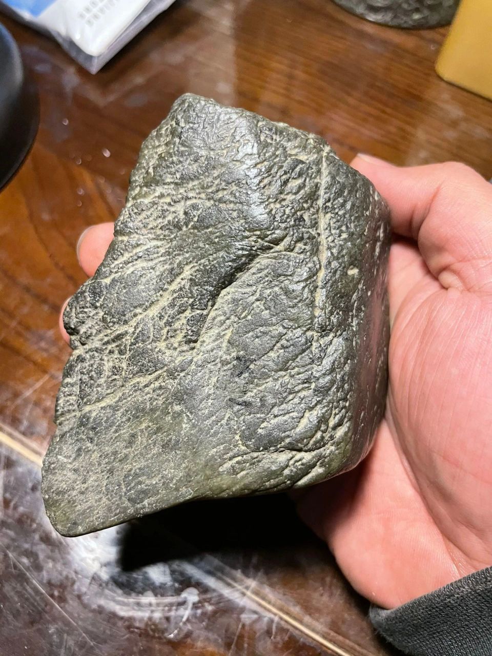 翡翠原石# #点击头像看直播# 460克,老坑莫西沙大象皮,皮壳相当老辣