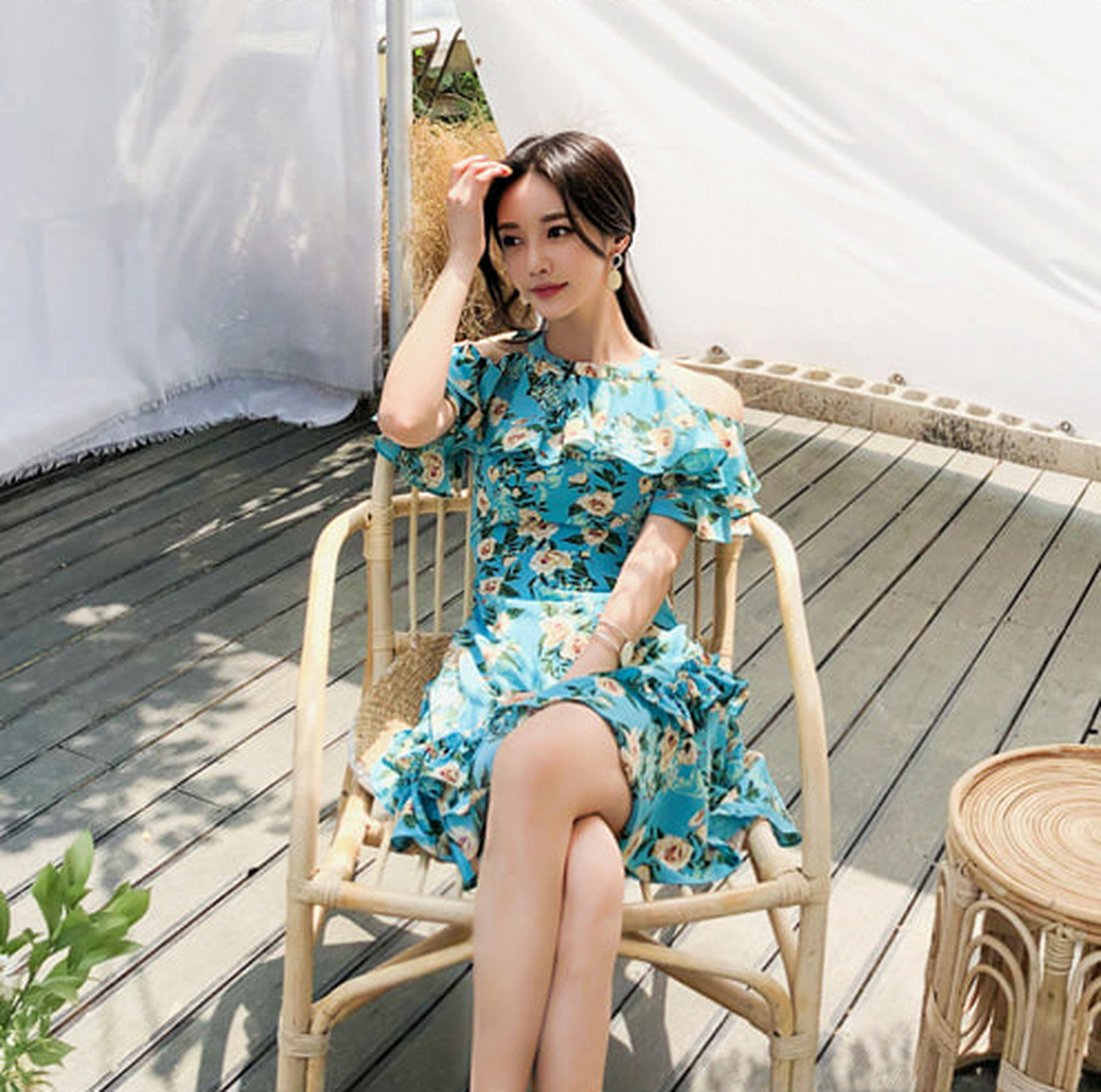 孙允珠,水嫩吊领碎花连衣裙穿搭,俏皮可爱#潮流尚新季# #日常穿搭