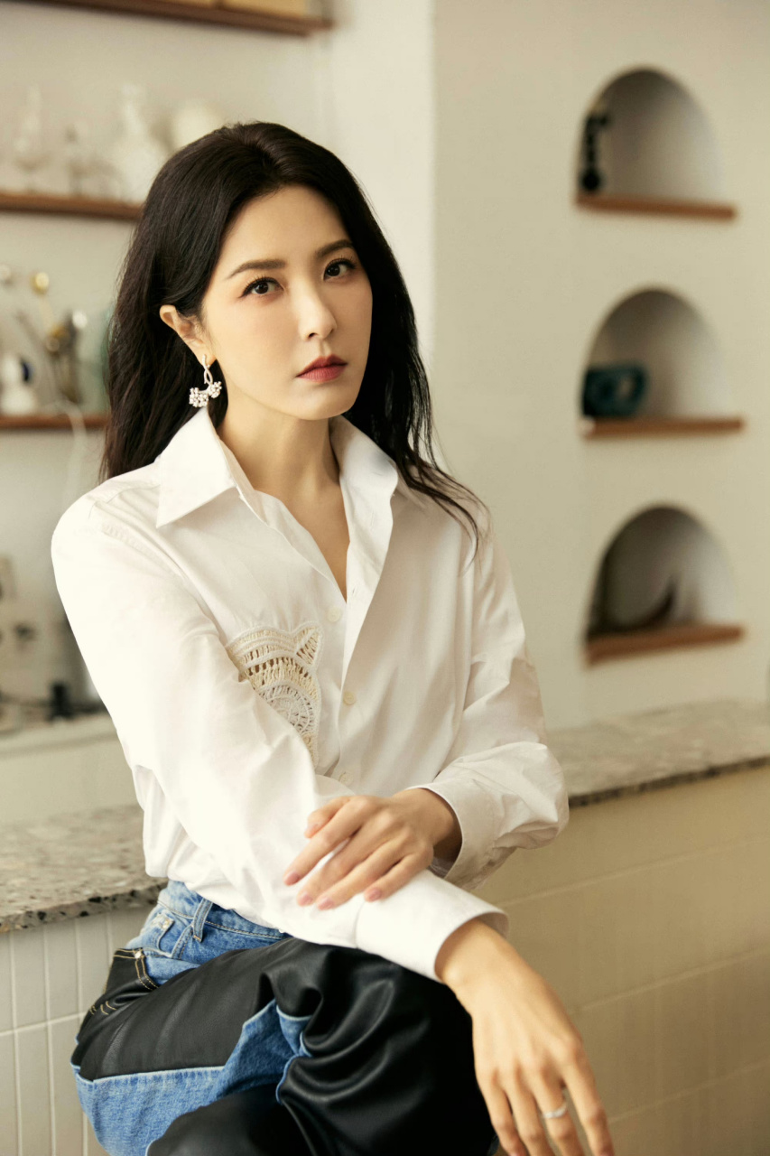 曾黎  高跟凉鞋美jio[亲吻][亲吻]