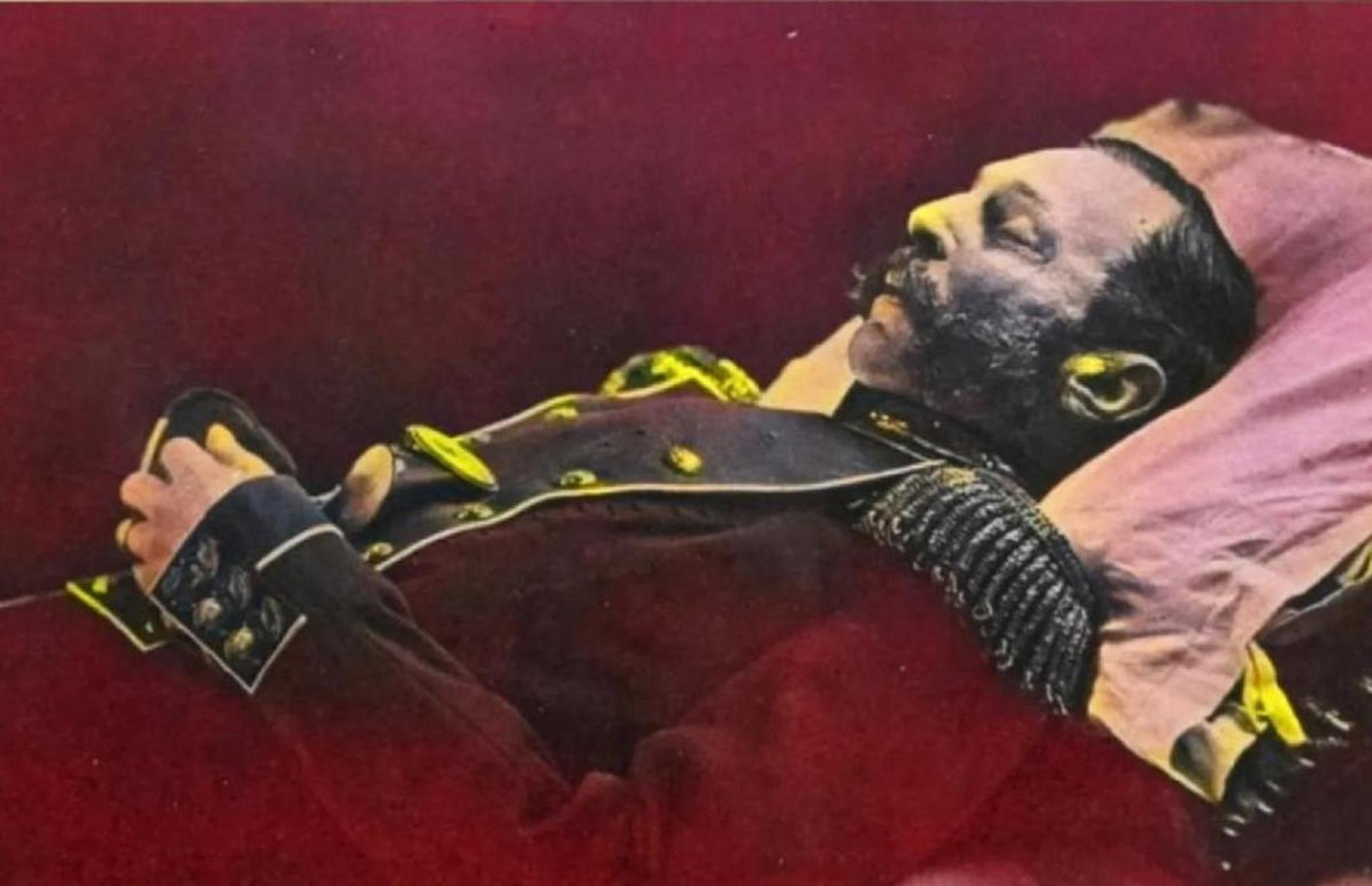 1881年,俄国皇帝亚历山大二世被人暗杀了.