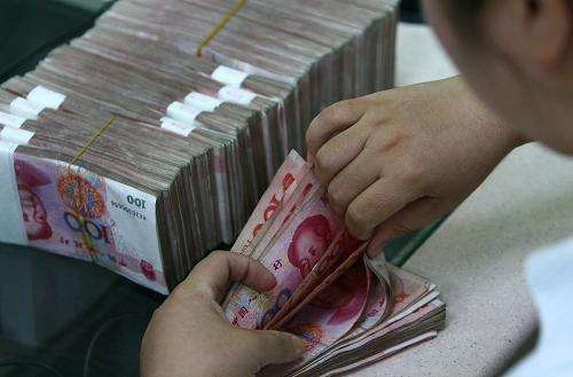 【人民币中间价升至2018年5月17日以来最高】人民币兑美元中间价报6.