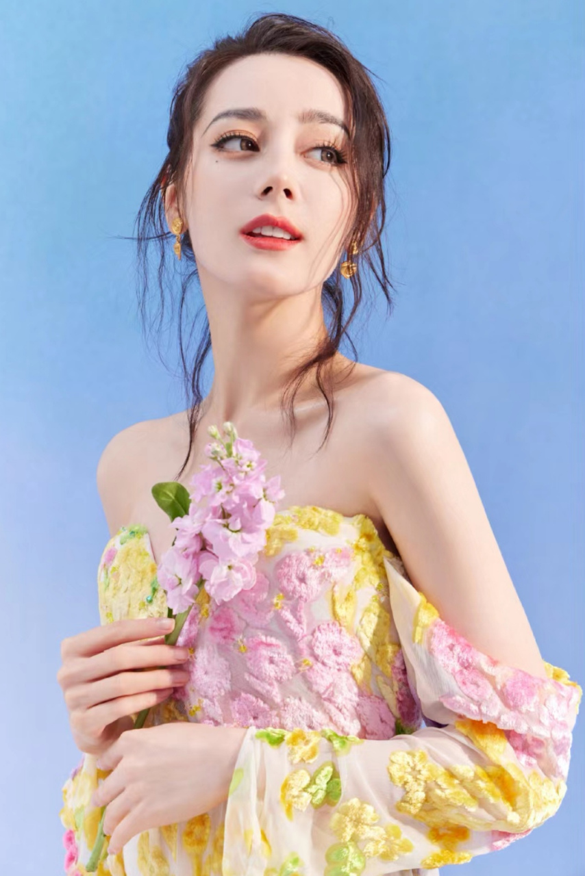 花仙子热巴,透明高跟鞋大长腿,美呆了 真身长裙真的太漂亮了 很显身材