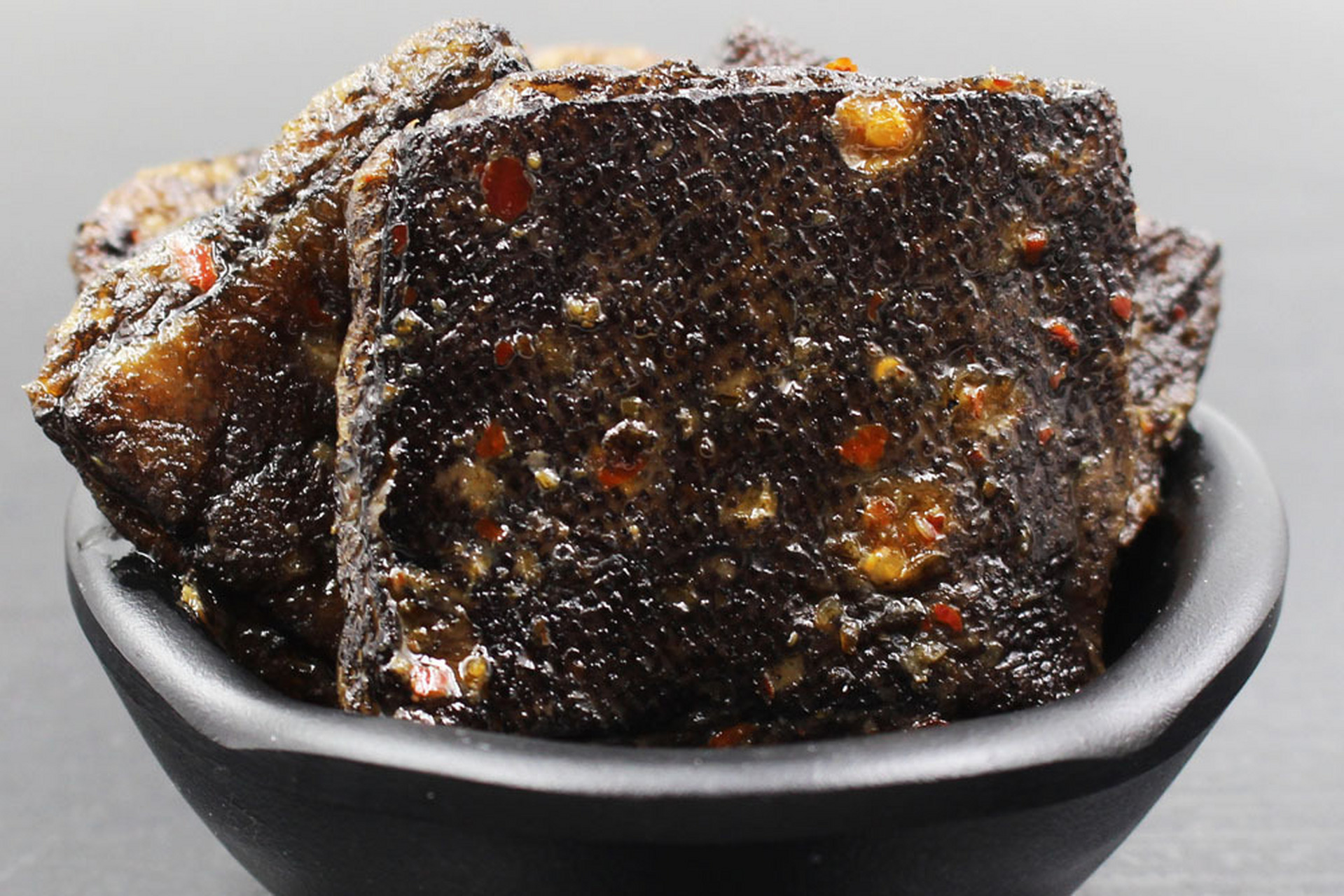 今天到六安吃了六安周家臭干子真好吃,六安臭干子是中国安徽地区六安