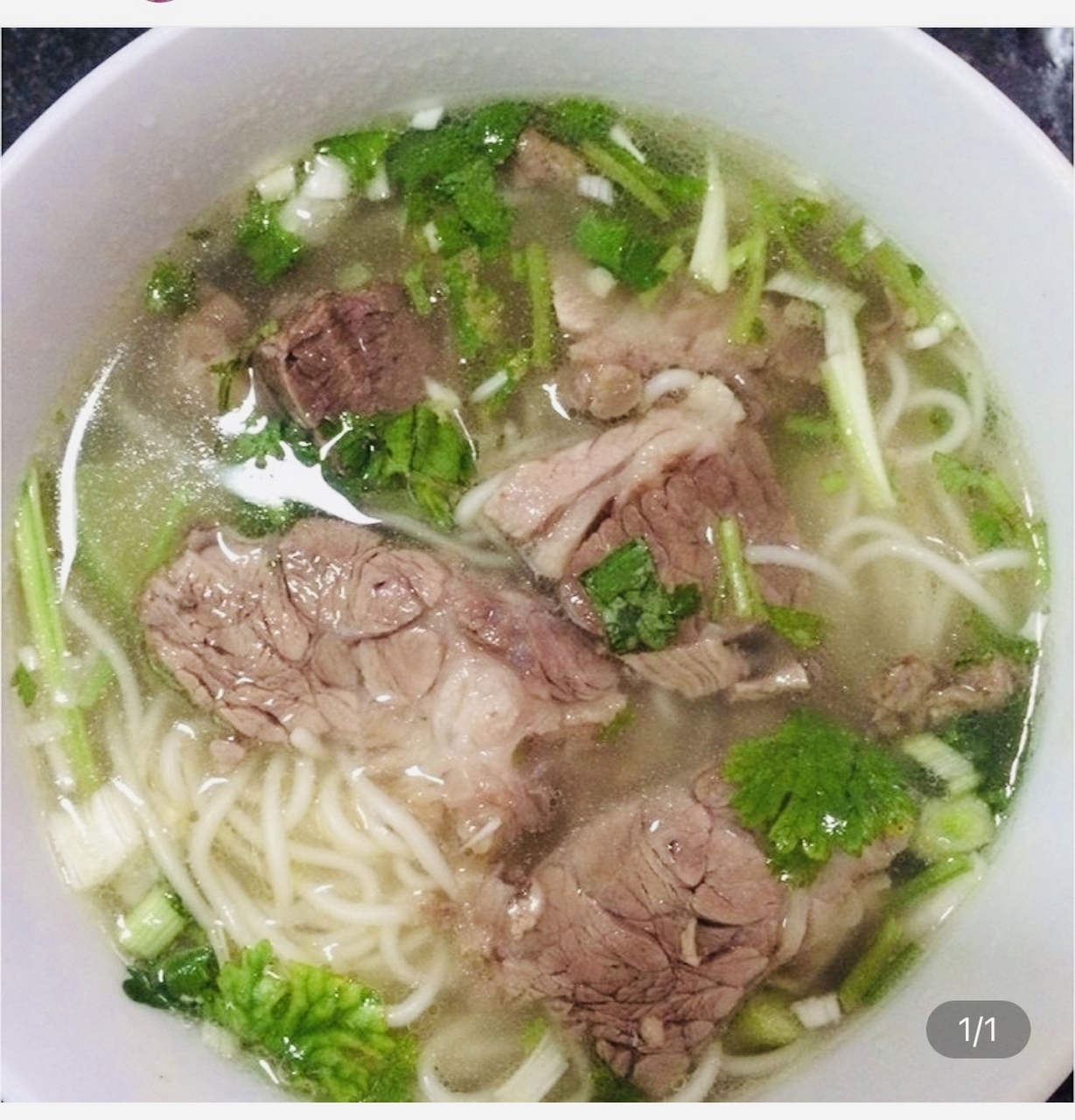 家常牛肉面 牛大骨,含有丰富的蛋白质,钙离子和氨基酸等营养成份,能