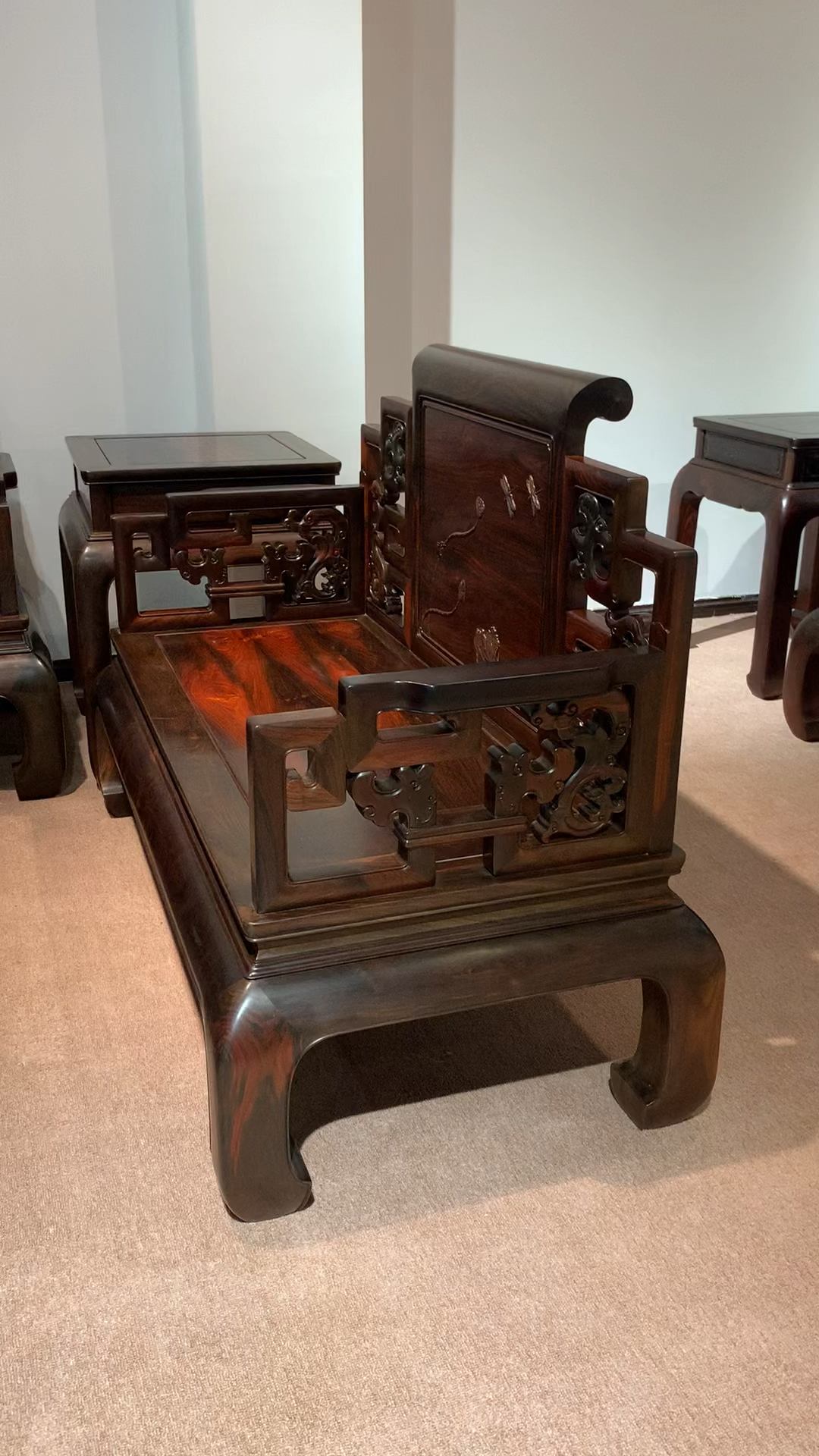 中式古典家具的经典,大红酸枝卷书沙发