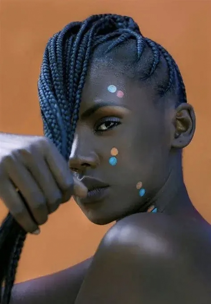 萨摩亚:当地女人不喜欢穿衣服,他们认为长期穿衣服不利于身体健康.