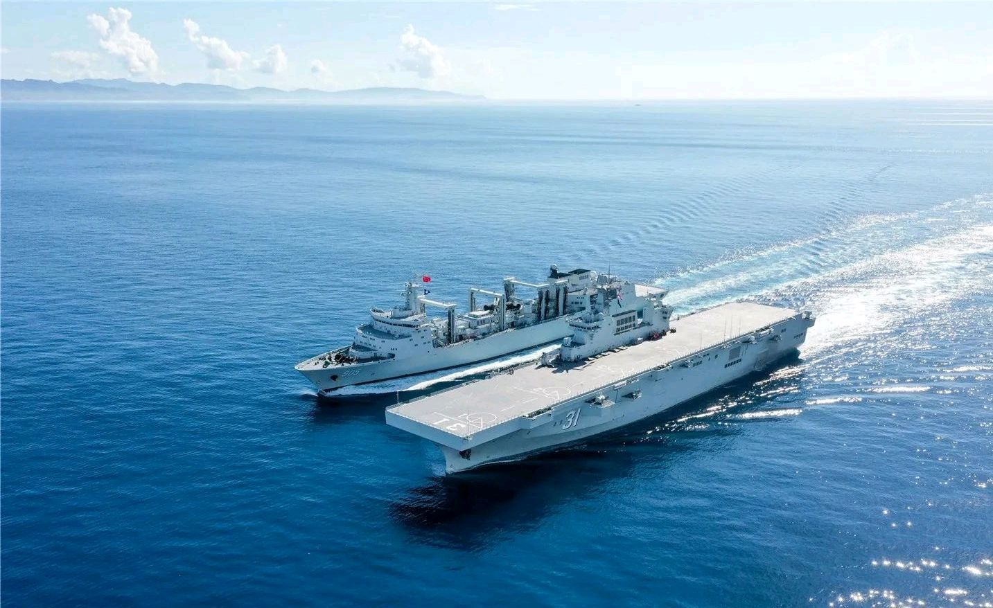 中国的直通甲板两栖攻击舰