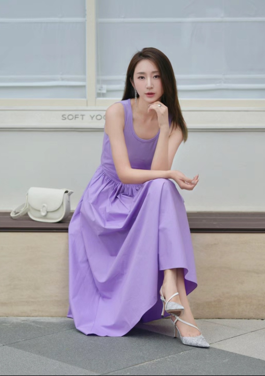 淡紫色长裙真的好美 搭配尖头水钻高跟鞋好气质!