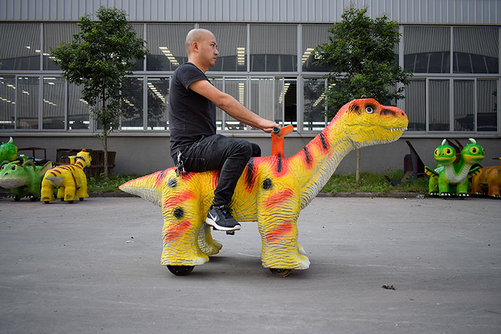 商场恐龙车广场恐龙童车