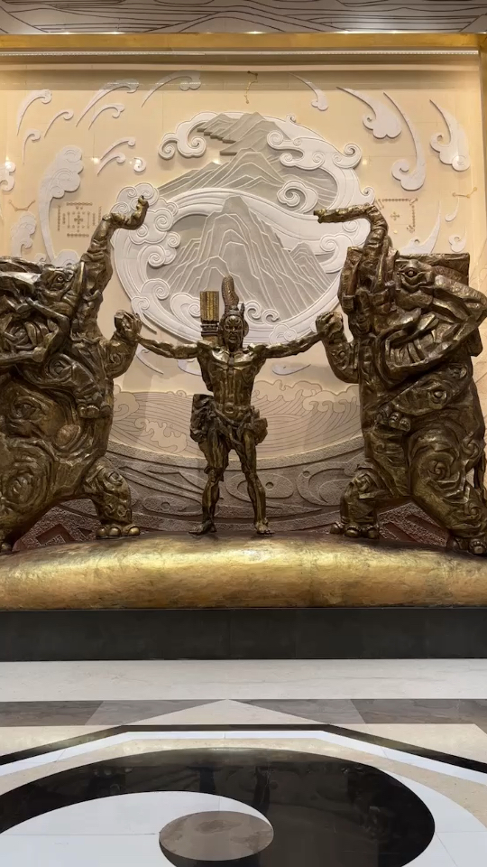 河南省博物院告别2021,豫州曾经也有很多大象,但是牛角束发的背弓男是