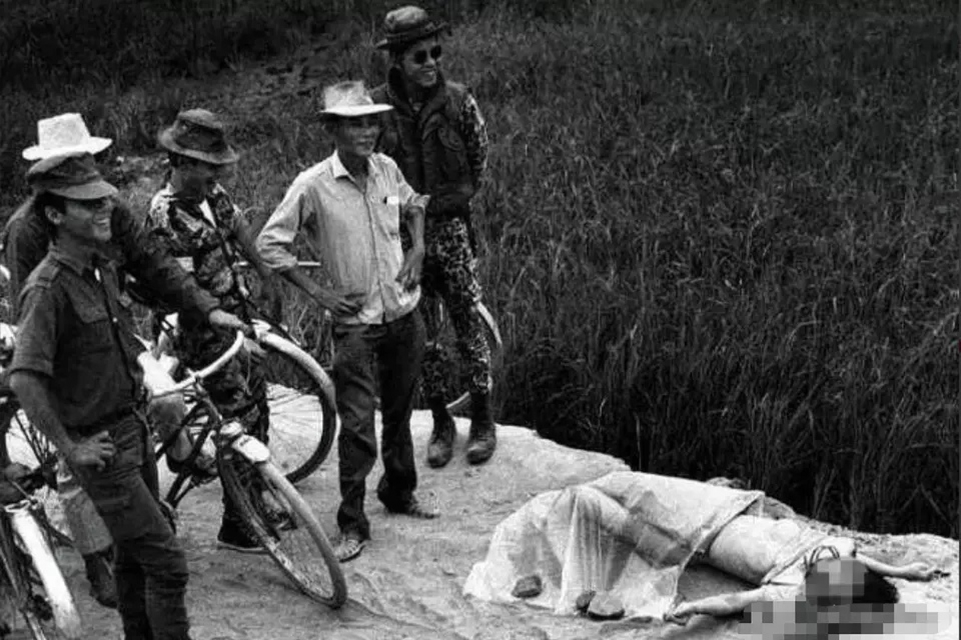 1961年,朴正熙为讨好肯尼迪,主动要求派出精锐部队援助越南战争