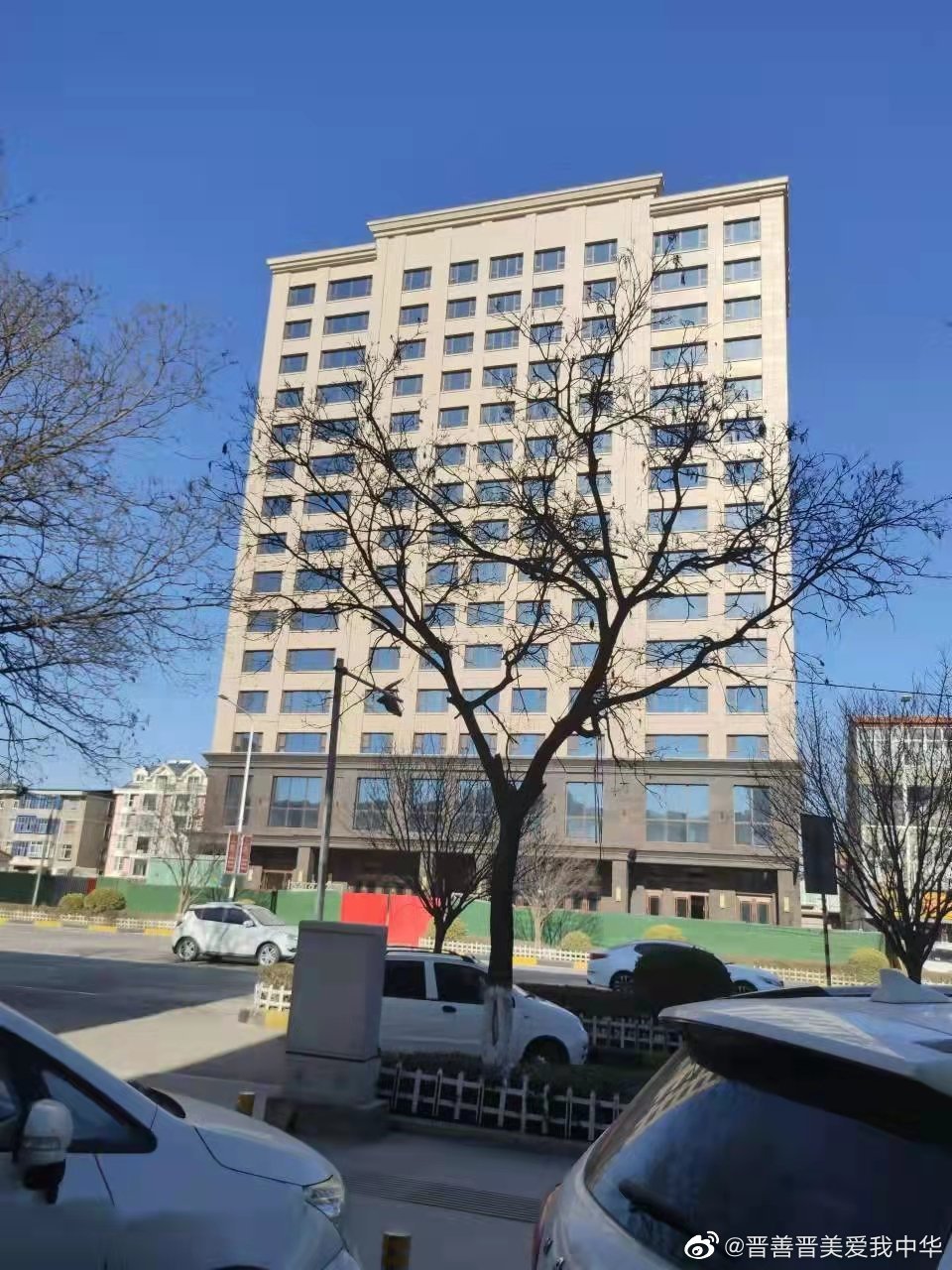 临汾浮山县尧山西路17层高楼挡住了群众住房的采光权!