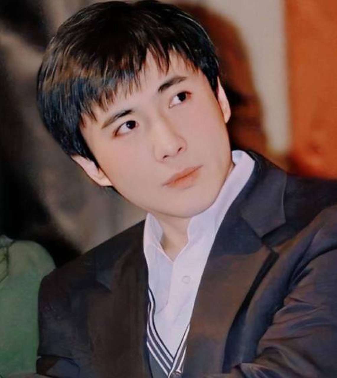 沈腾年轻的时候真帅呀,看到这照片我信了他是军艺校草91,妥妥的小