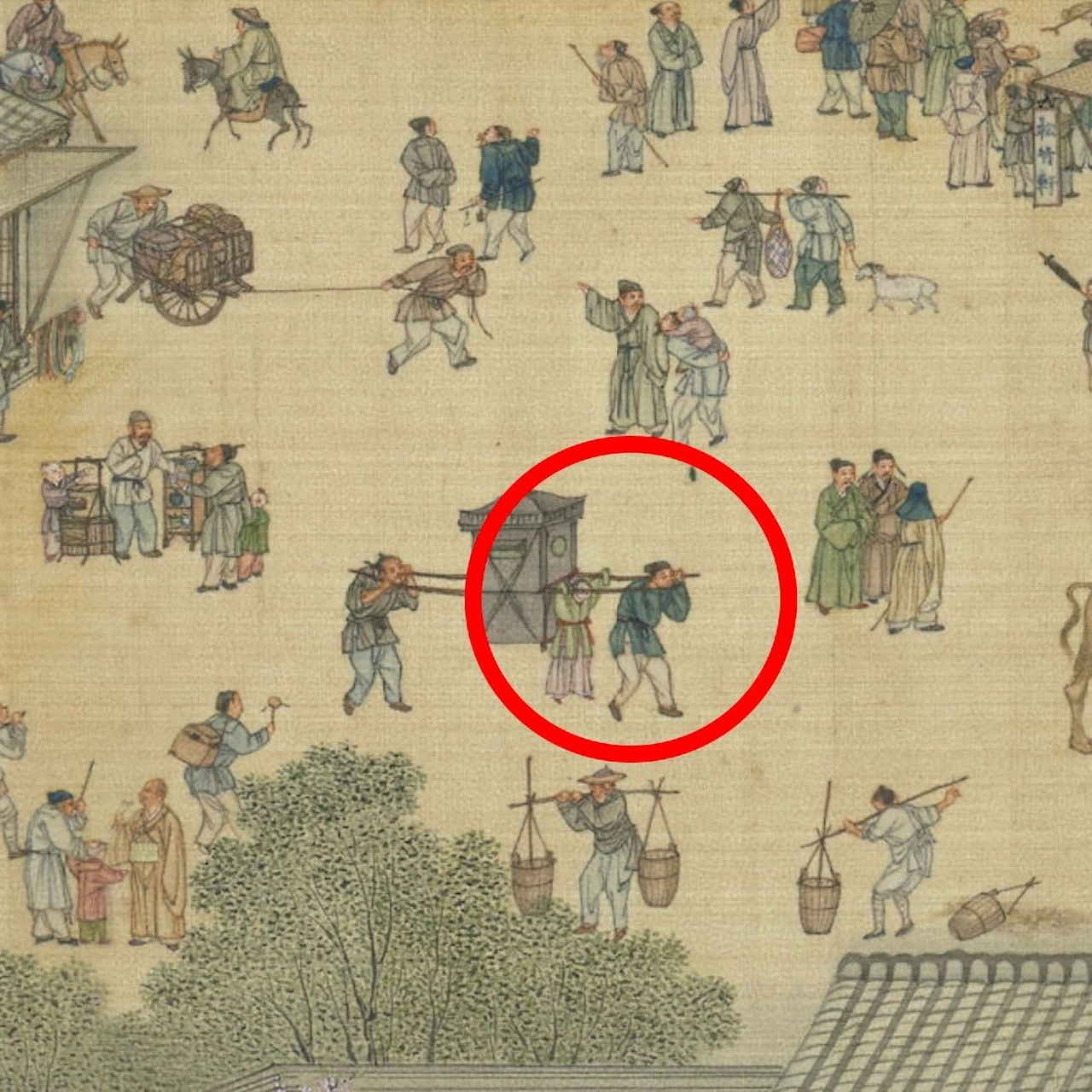 这是《清明上河图》中的一处细节,这个轿子中坐的应该是一位女眷,因为