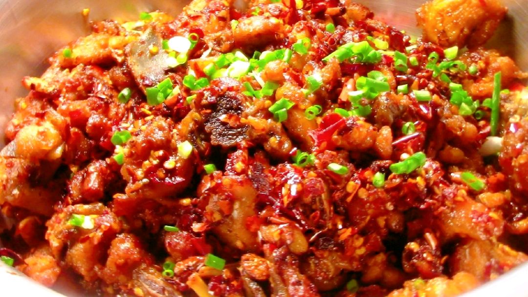 辣子鸡不要总用干辣椒段了,可以试试用它,每次一大锅都不够吃!