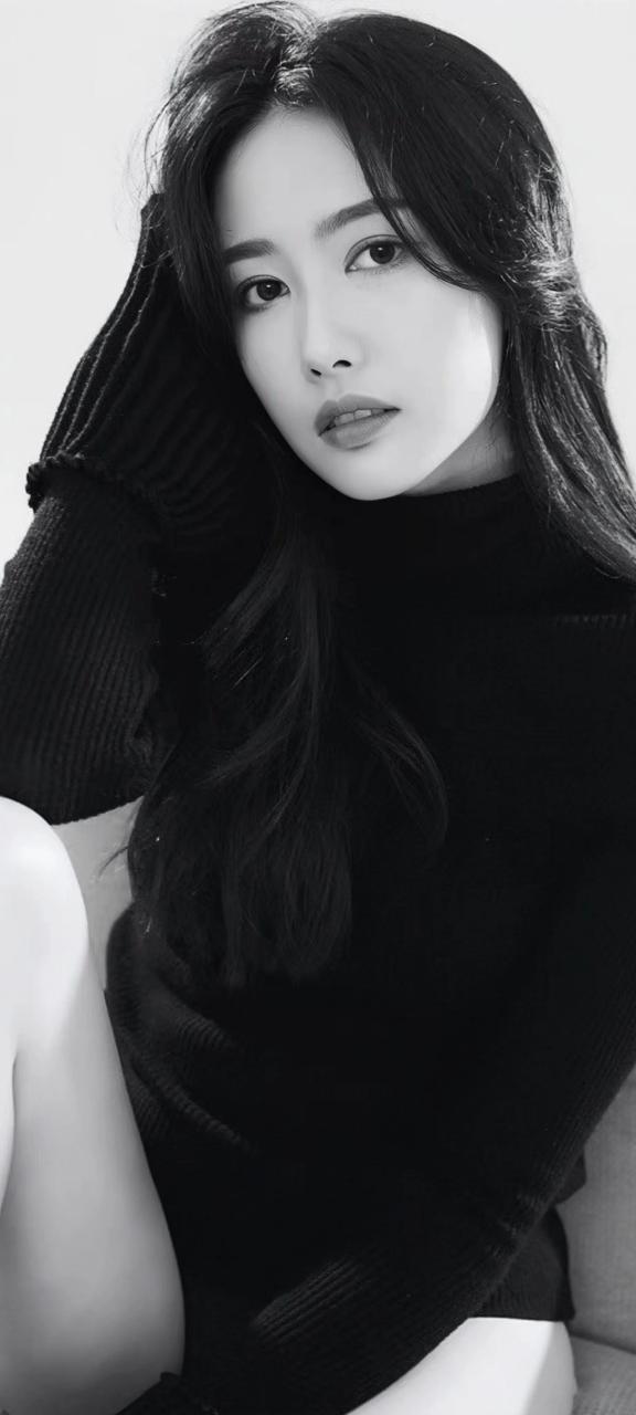 张子璇黑白艺术写真照