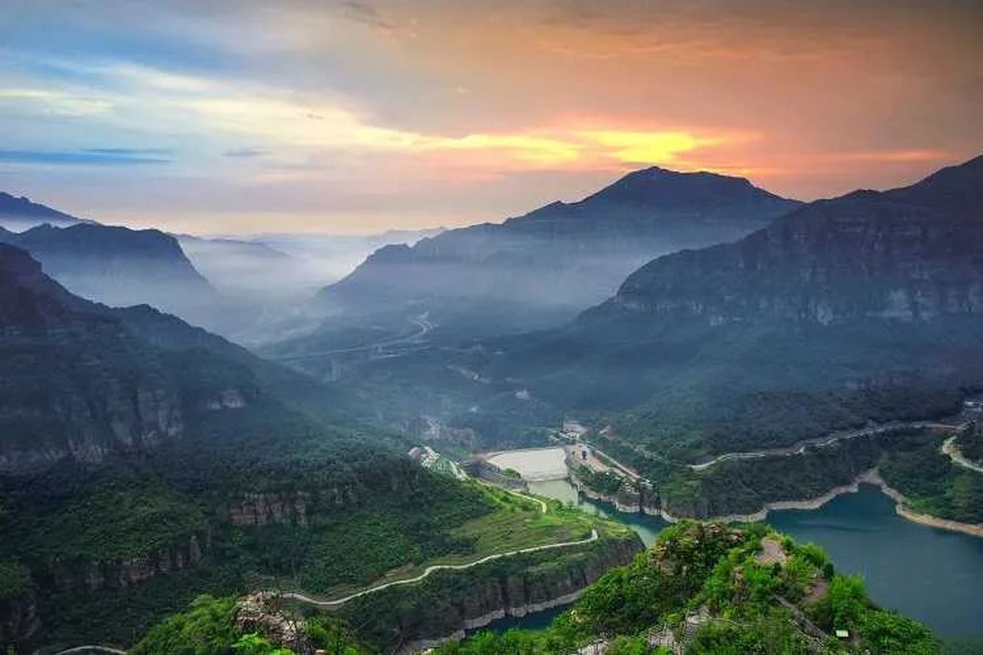 仲夏巡游指南# 马鞍垴村是林州市石板岩镇的一个村庄,位于林虑山的