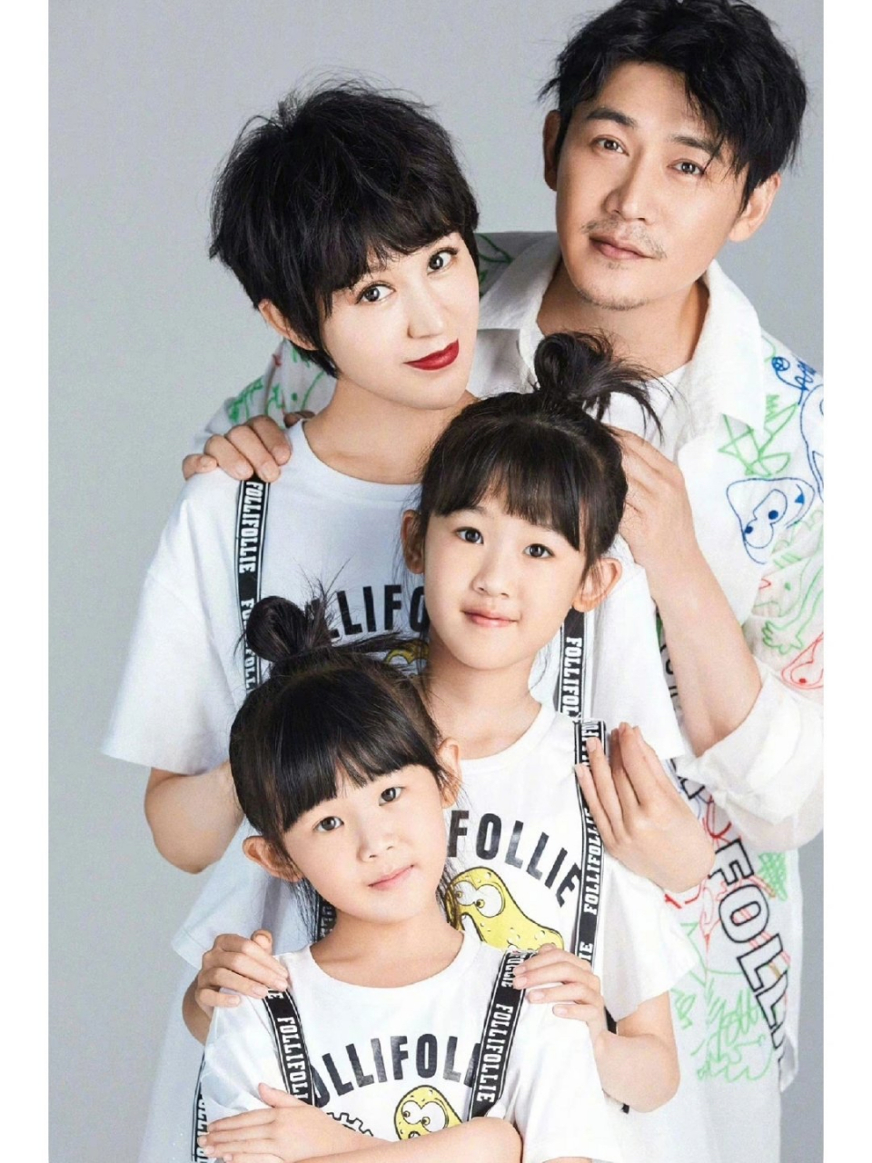 陆毅鲍蕾一家四口几乎共用一张脸,颜值好高的一家人98699969