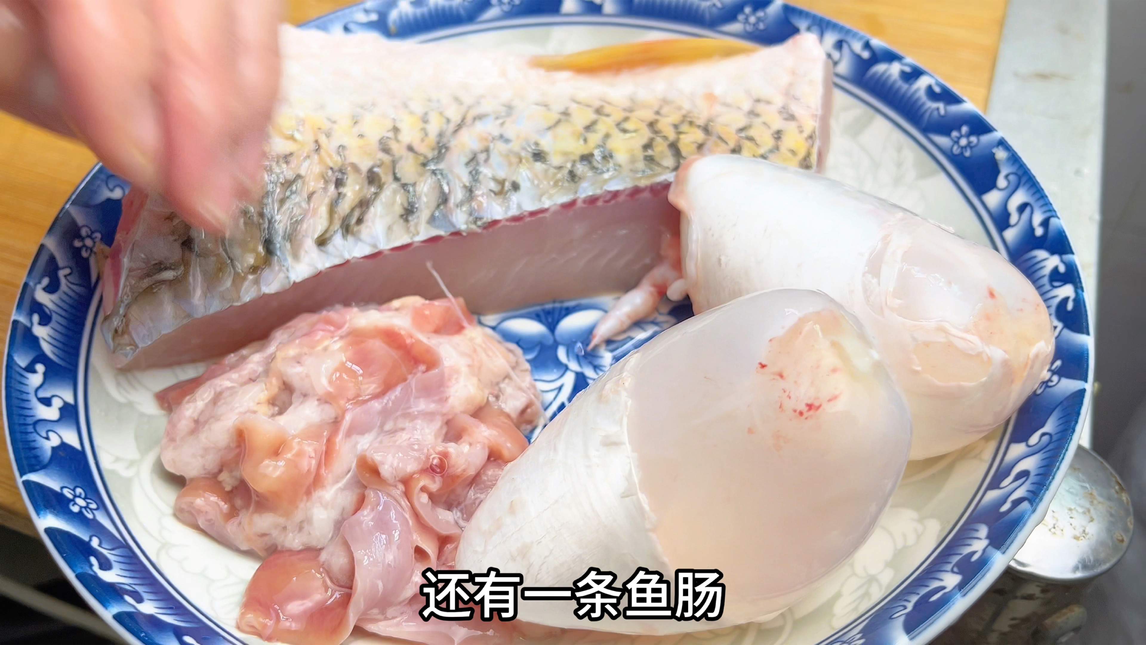 多数人无法接受一道菜:鱼肠鱼泡鱼肉盖面,鲜香入味又好吃