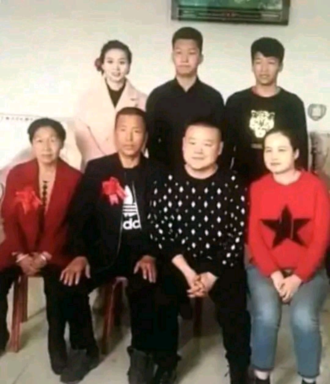 英年早婚德云"二哥"刘筱亭的"服务员"媳妇和"土味儿"婚礼