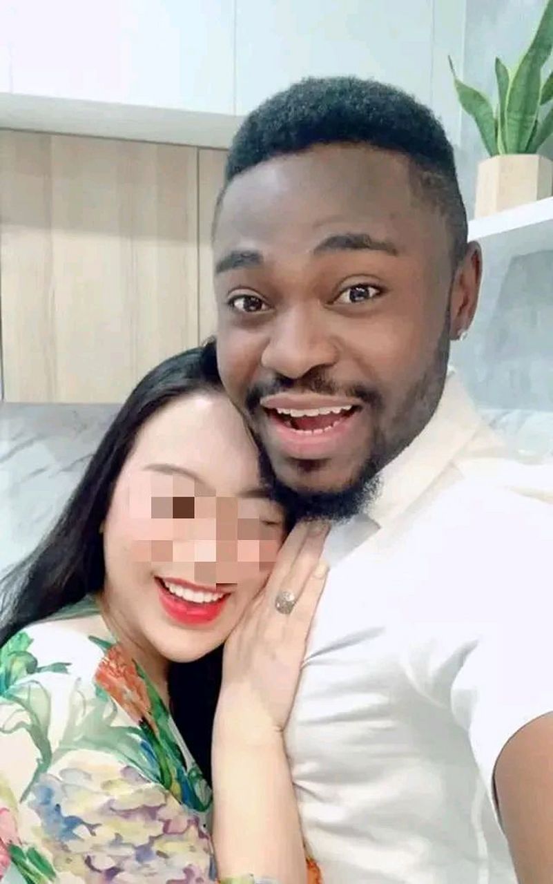 然而黑人外教是个年轻人,不讲武德.
