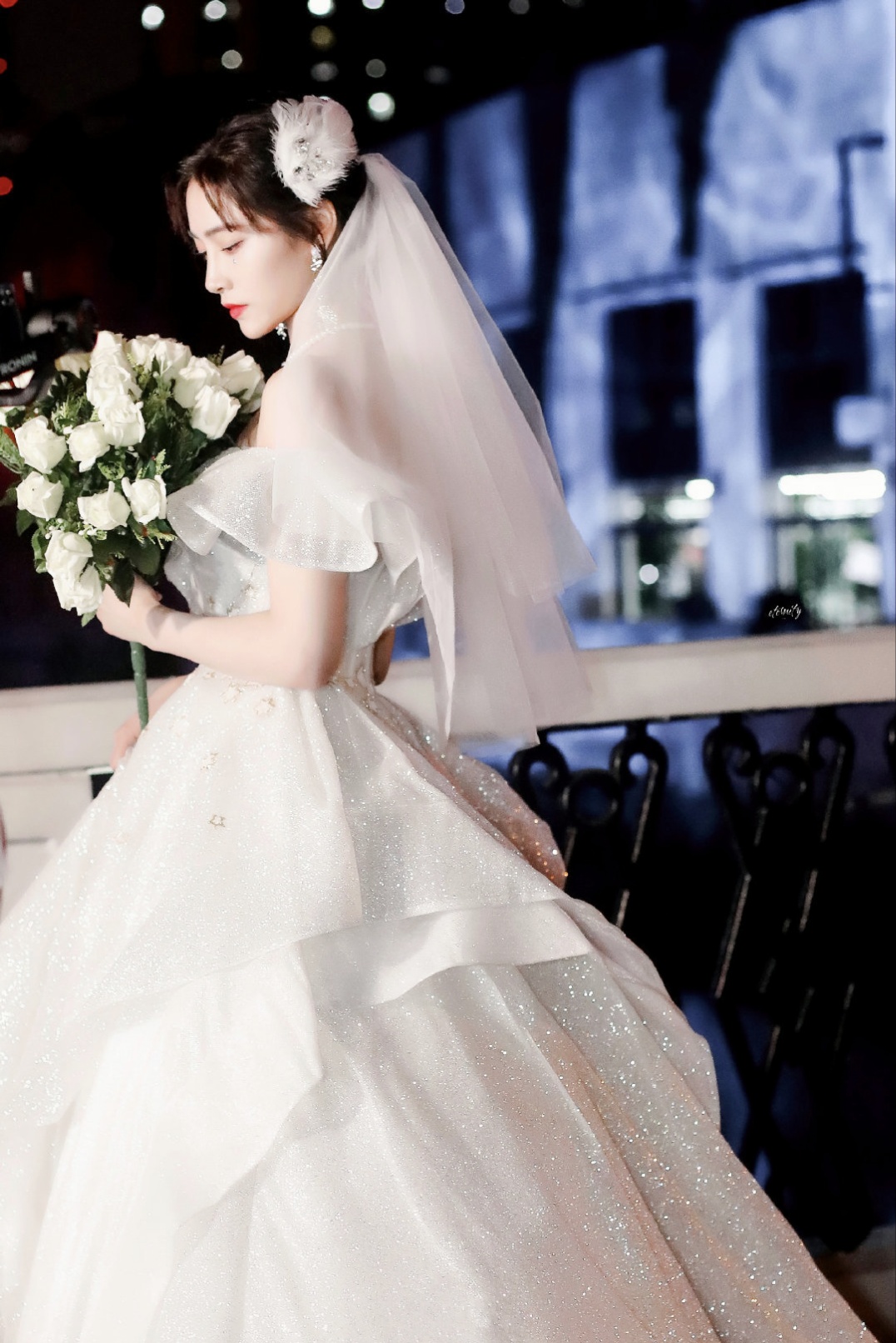 许佳琪婚穿白色纱照,高级感满满,一眼万年