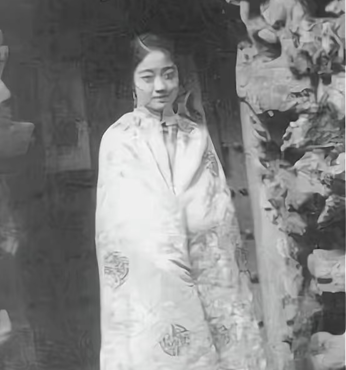 慈禧太后年轻时候的照片,可以看出当时也是个大美人