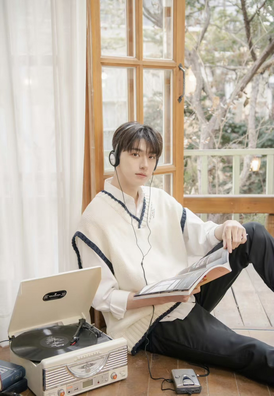 林一耳机可以分我一半么,让我听听帅哥都听什么歌