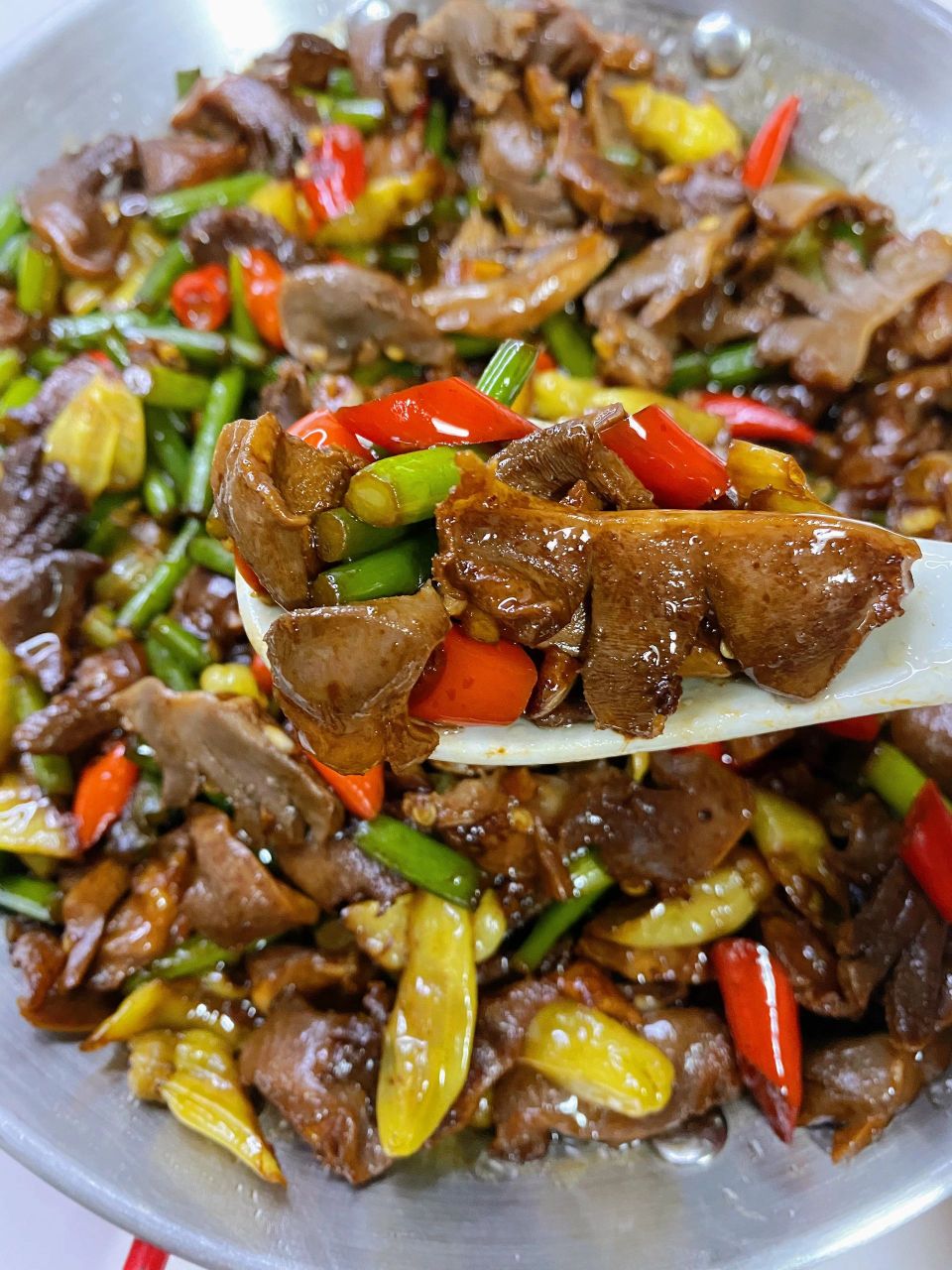 辣炒鸡胗 酸辣脆爽 一定要多备点米饭95食材: 鸡胗,泡椒,小米椒,姜