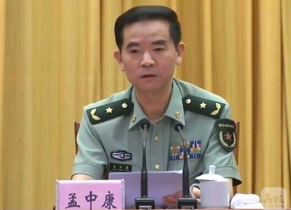 他曾任江苏省军区政委,"戎装常委",52岁升少将,59岁黯然落马
