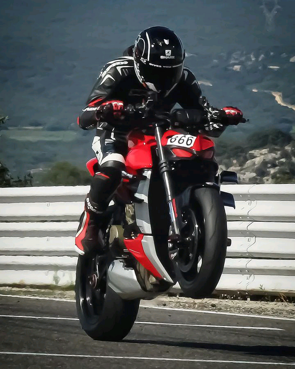 杜卡迪街霸#摩托车