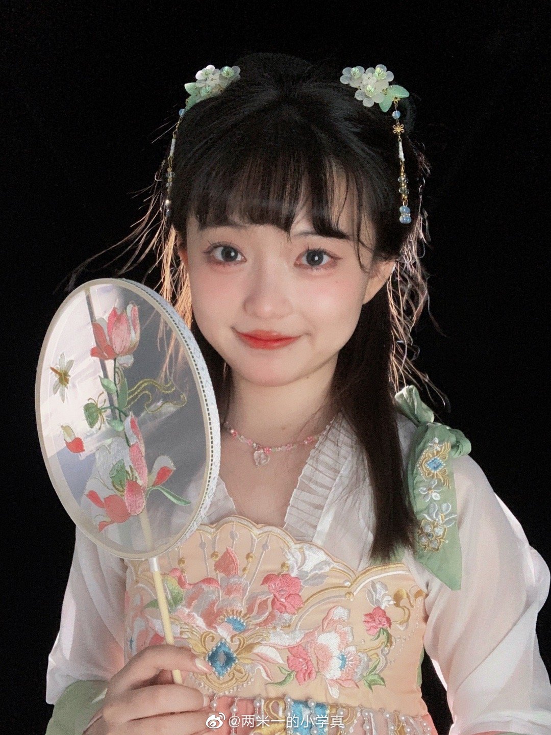 两米一的小学真超仙古装,两米一的小学真身高多高? 两米一的小学真超仙古装,两米一的小学真身高多高?