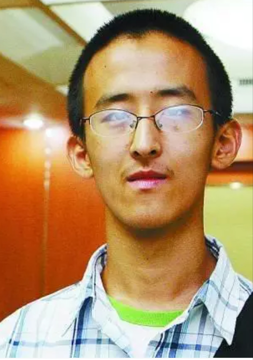 18年前,一个叫张新阳的天才少年在全国引起轰动,所有人都觉得这个